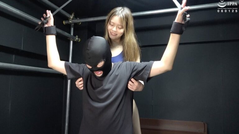 【h_1416ad01878】 「【F/M】膝立ち拘束のドM男子を後ろから脇くすぐり攻めプレイ！」ADOA-082 彩川ゆめ